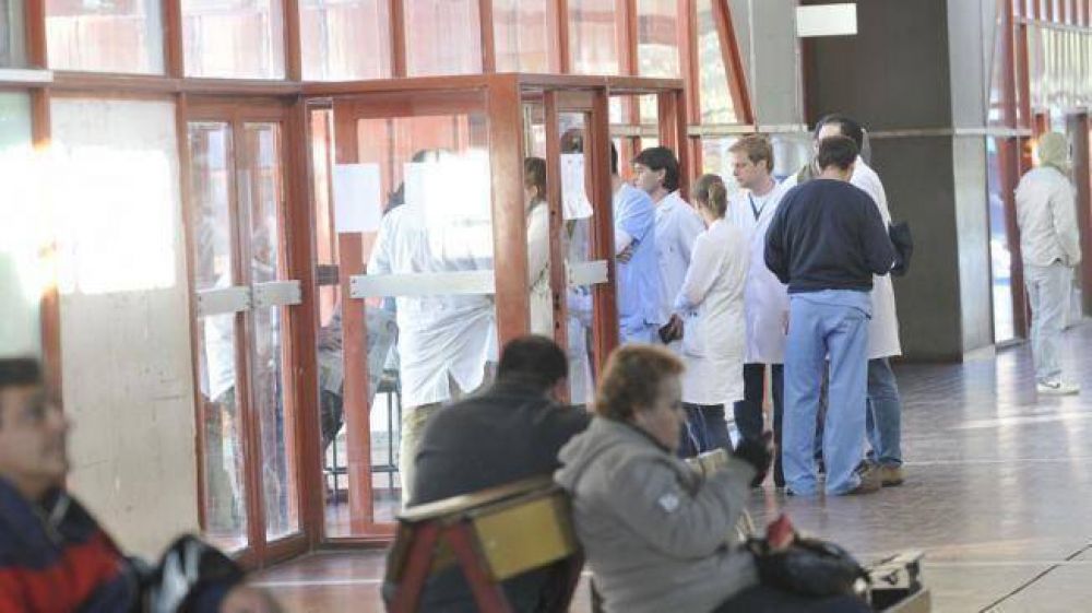 Empleados del Urgencias analizan si levantan la protesta