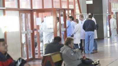 Empleados del Urgencias analizan si levantan la protesta