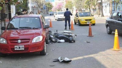 Un joven muri� tras chocar contra un poste de luz en General Cabrera