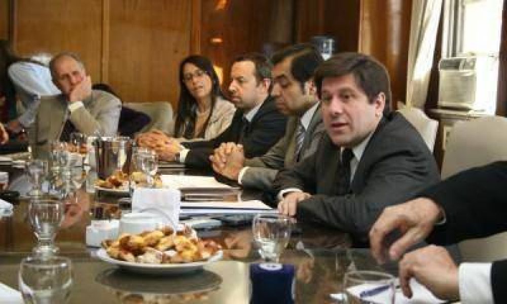 D�as clave para la apurada b�squeda de financiamiento del gobierno de P�rez