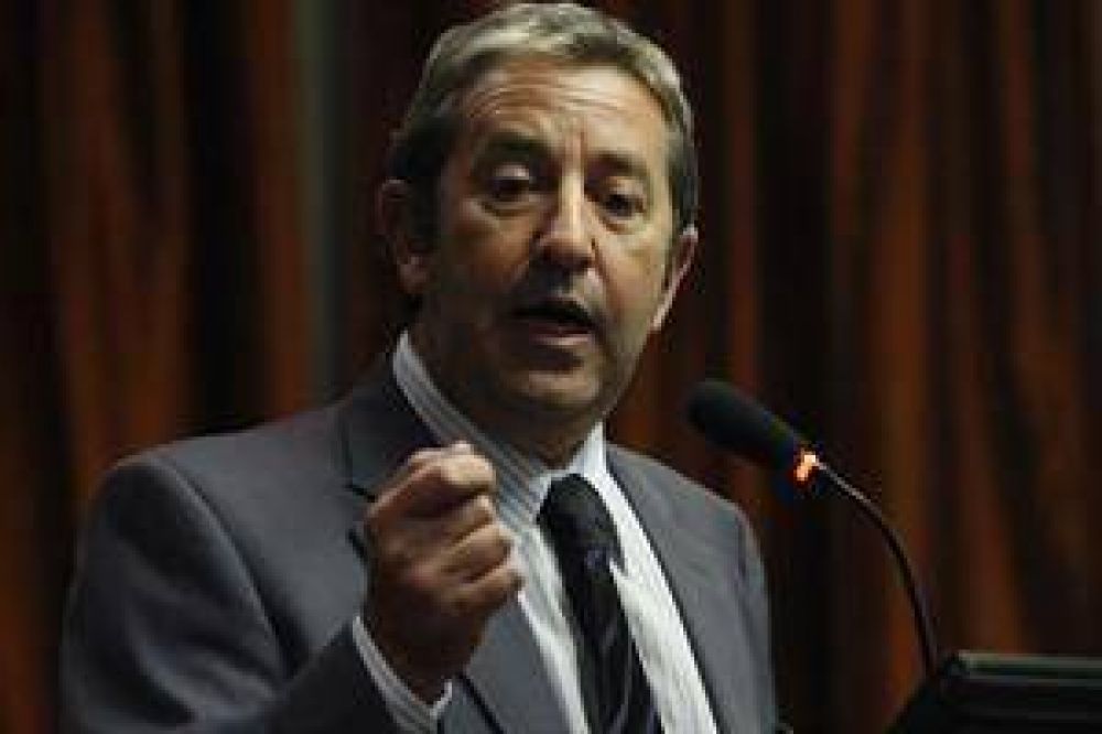 "No hace bien tomar ejemplos de Venezuela", advirti� Cobos