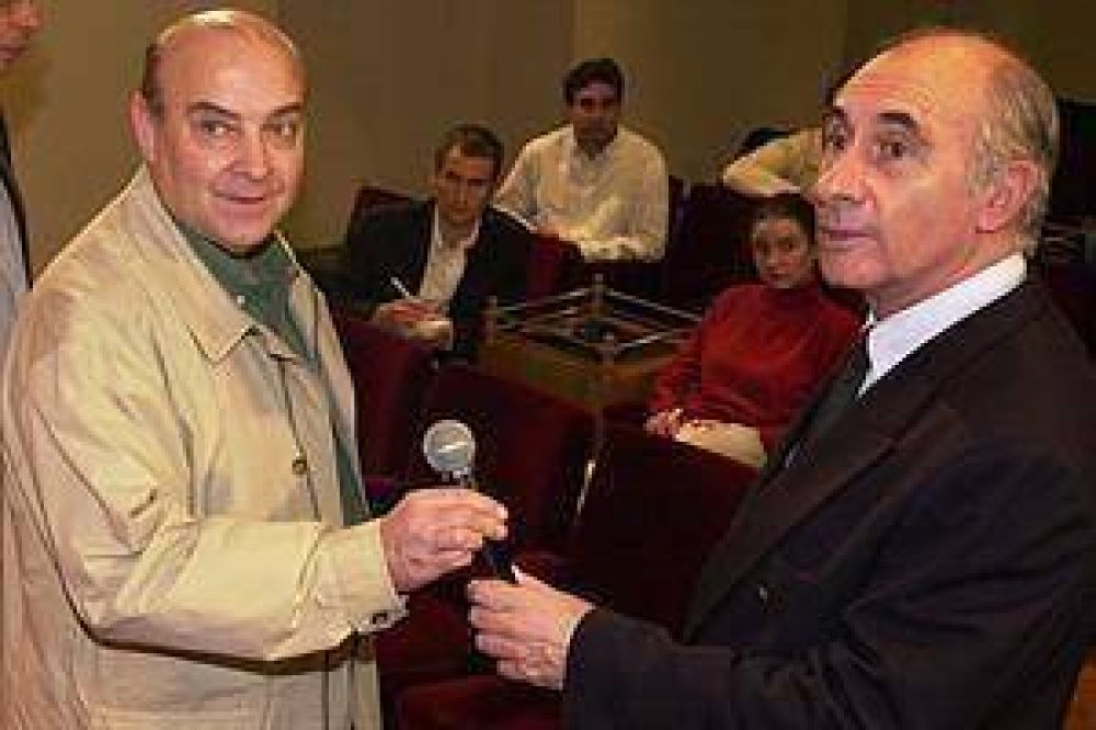 Un juez argentino ordena la captura de un conocido financista de EEUU por el "megacanje"