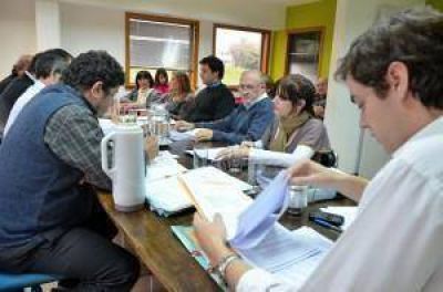 Aval en el Deliberante a Indalo, Ferias y taxis