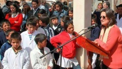  Nuevo edificio para la escuela de El Pe��n y creaci�n del secundario