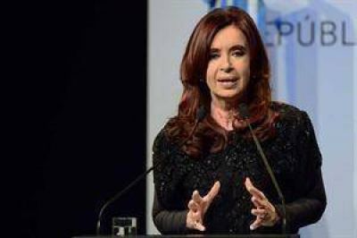 Cristina defendi� las restricciones a las importaciones y al d�lar