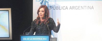 Cristina resalt� la administraci�n del d�lar para impulsar la producci�n