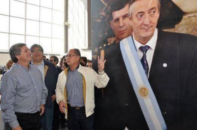 Funcionarios distritales y provinciales inauguraron la muestra N�stor por Todos