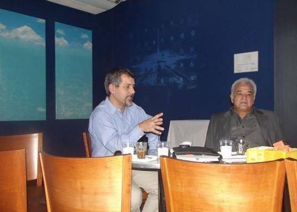 Chamatr�pulos present� sistema para el estacionamiento vehicular
