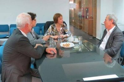 La gobernadora R�os y la ministro Yutrovic se reunieron con el titular de AFARTE