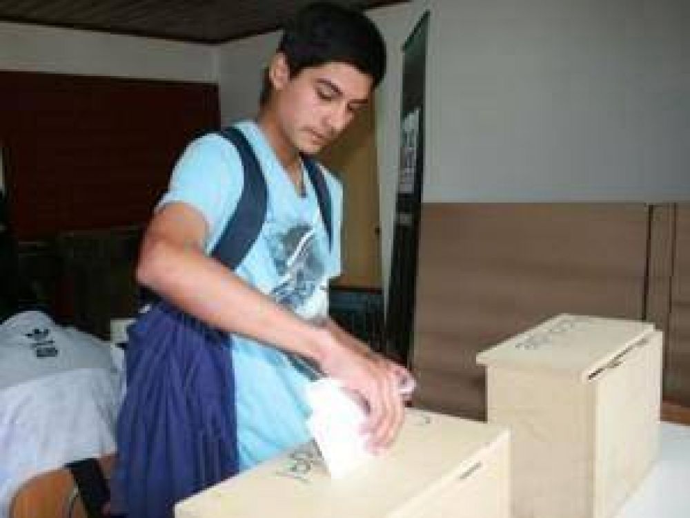 La posibilidad de que los j�venes de 16 a�os participen de una votaci�n genera opiniones divididas entre los educadores