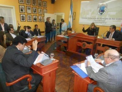 Concejales aprobaron ampliaci�n presupuestar�a permitiendo el aumento de haberes