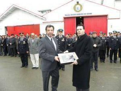 Gobierno entreg� importante equipamiento a la Divisi�n de Bomberos de la Polic�a
