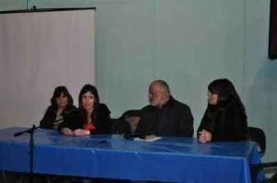 Autoridades de Salud y Municipales abrieron jornadas sobre manipulaci�n de alimentos