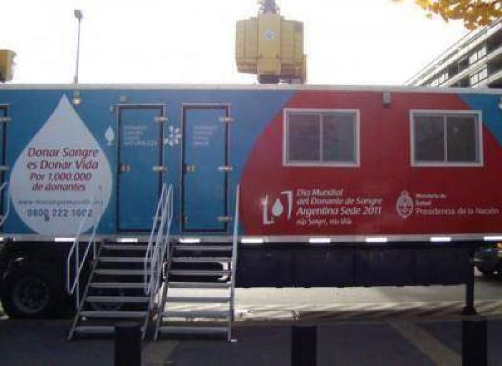 M�vil para la colecta de sangre est� en la ciudad