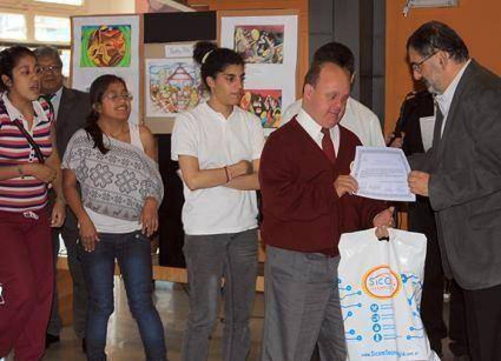 Entrega de premios del concurso del Bicentenario del Exodo Juje�o