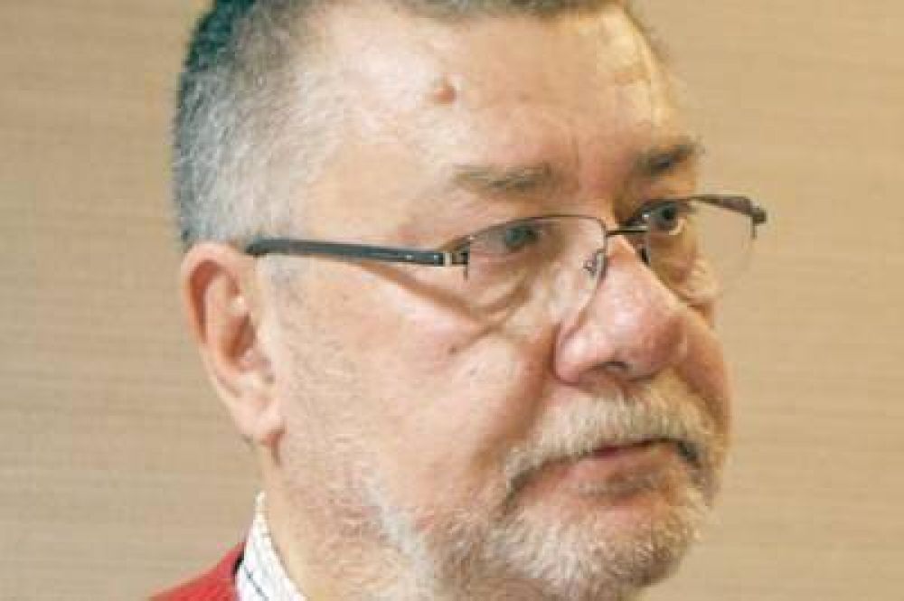 Evans: �El gobernador est� sacando al partido del coma inducido�