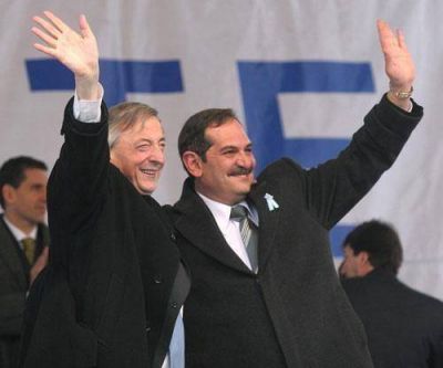 Intendentes del PJ analizan si es bueno o malo que venga Kirchner.