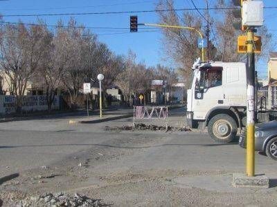 Bacheo en calles de la localidad de Las Heras, Santa Cruz