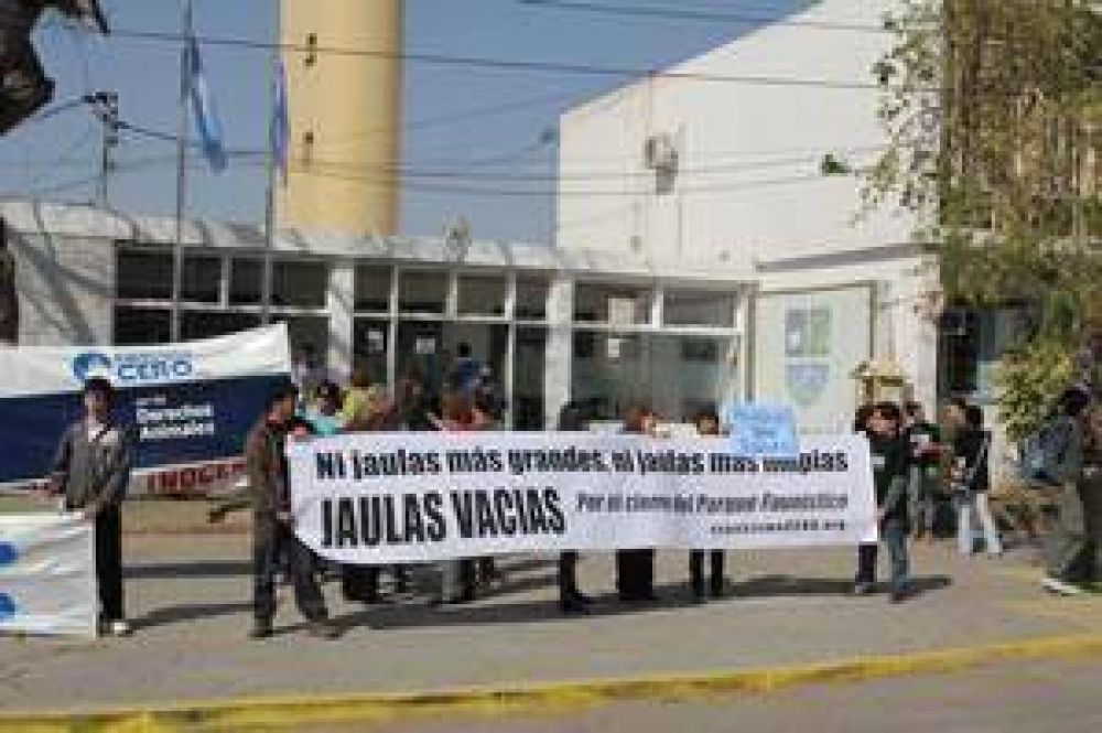 Piden el cierre del Faun�sitico en las puertas del municipio