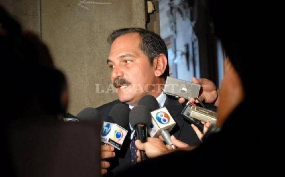 Alperovich: "el diario La Naci�n miente, vivimos en una democracia plena"