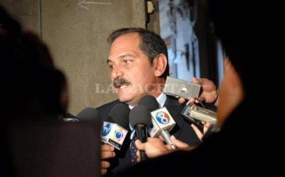 Alperovich: "el diario La Naci�n miente, vivimos en una democracia plena"