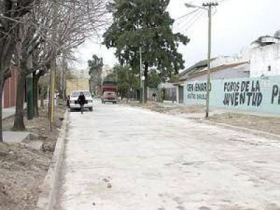 Centenario: conectan m�s barrios con nuevos asfaltos