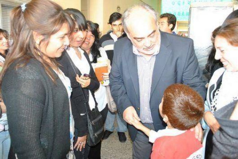 Colombi puso de relieve que 35 mil j�venes estudian para ser docentes