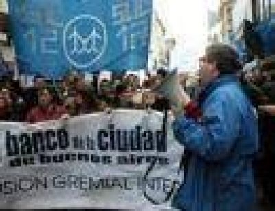 Debate en el Senado y paro en el Banco Ciudad
