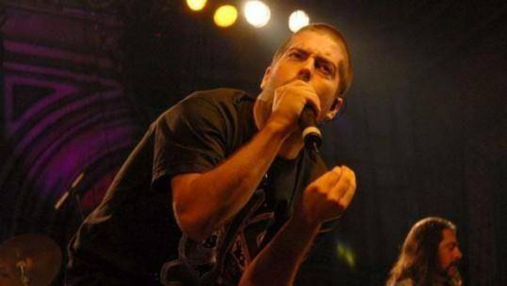 Cantante de Callejeros toc� para el doble de la capacidad permitida