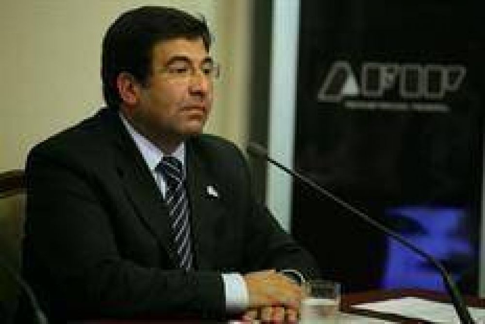 Echegaray neg� que vayan a aplicarse topes a los consumos en d�lares con tarjetas