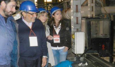 El Gobernador Beder Herrera visit� f�brica de envases de vidrio en Montevideo