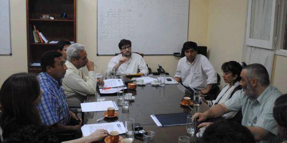 El ministro Juan Luna se reuni� con APROSLAR y SER SALUD