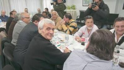 Sin Barrionuevo, antimoyanistas apuestan por una jefatura colegiada para su CGT