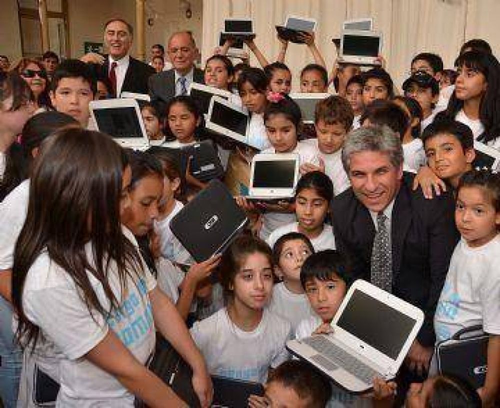 La inclusi�n digital recorre las rutas puntanas para acercar el futuro a los chicos