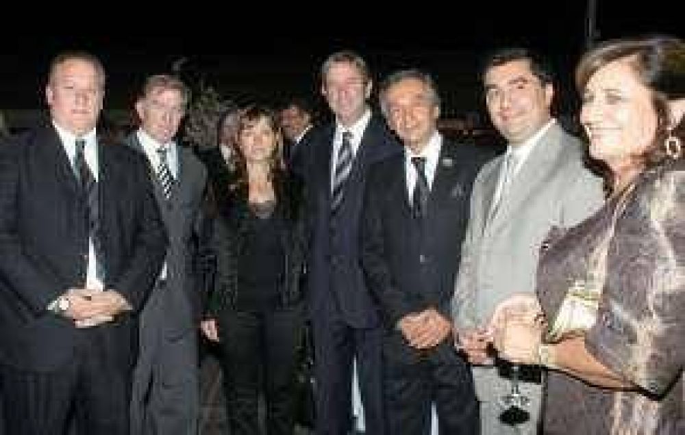 Esperan esta semana a Cobos