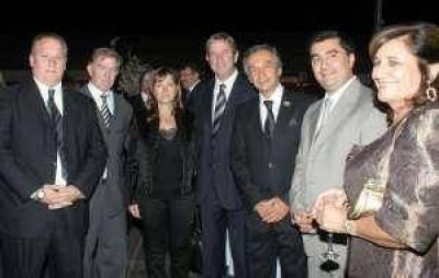 Esperan esta semana a Cobos
