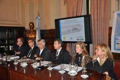 Gioja disert� sobre Agua Negra ante Senadores
