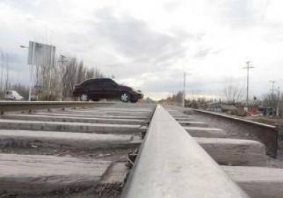 A cinco meses del accidente, se sigue usando el paso a nivel del Puente 83 