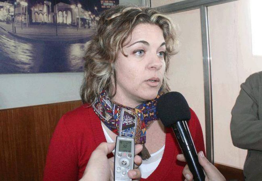 "Los ciudadanos son rehenes de la interna del vernismo", dijo Paola Assone