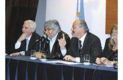 El Gobierno deja afuera al campo y avanza en un Pacto Social acotado