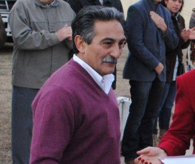 Una joven fue echada a los empujones por el intendente de Uriburu