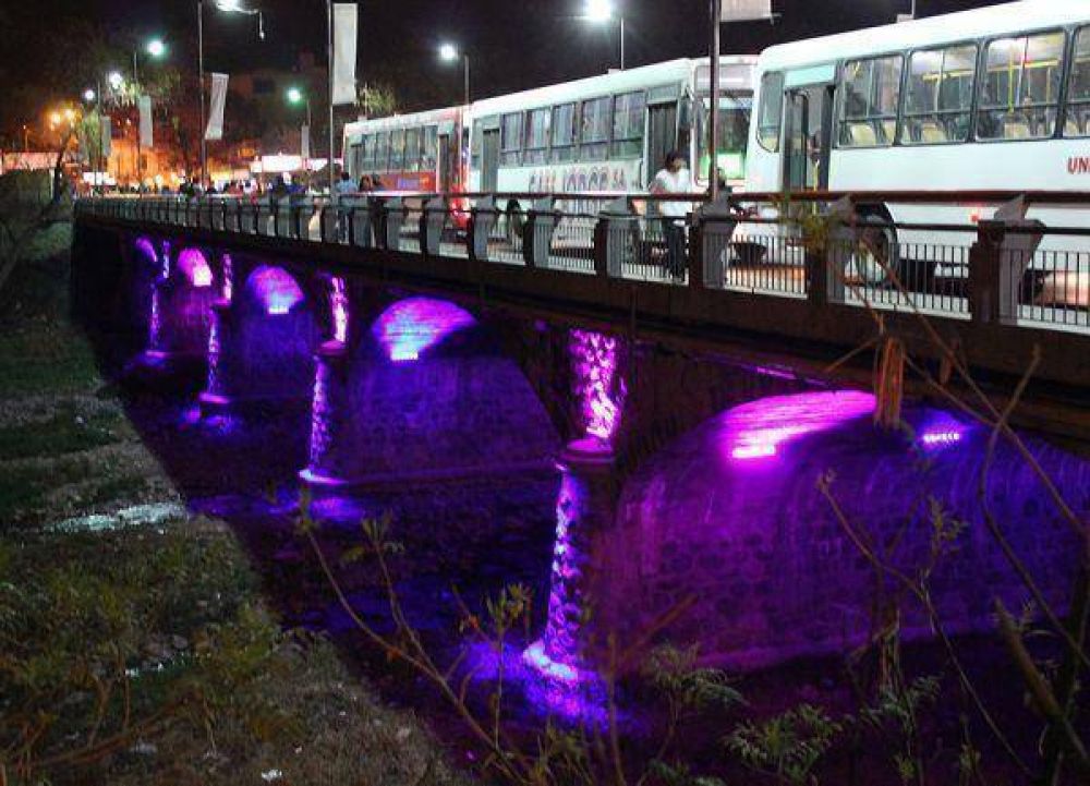 Robaron los aparatos de iluminaci�n del Puente Lavalle