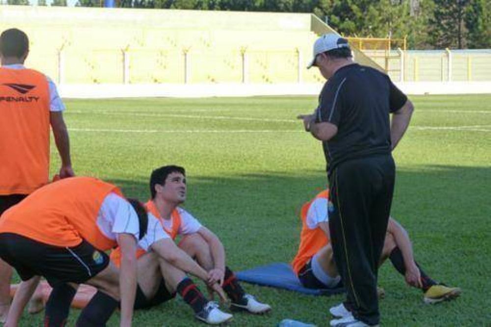 Crucero vuelve al f�tbol y Pedro Dechat mantiene la inc�gnita en la defensa 