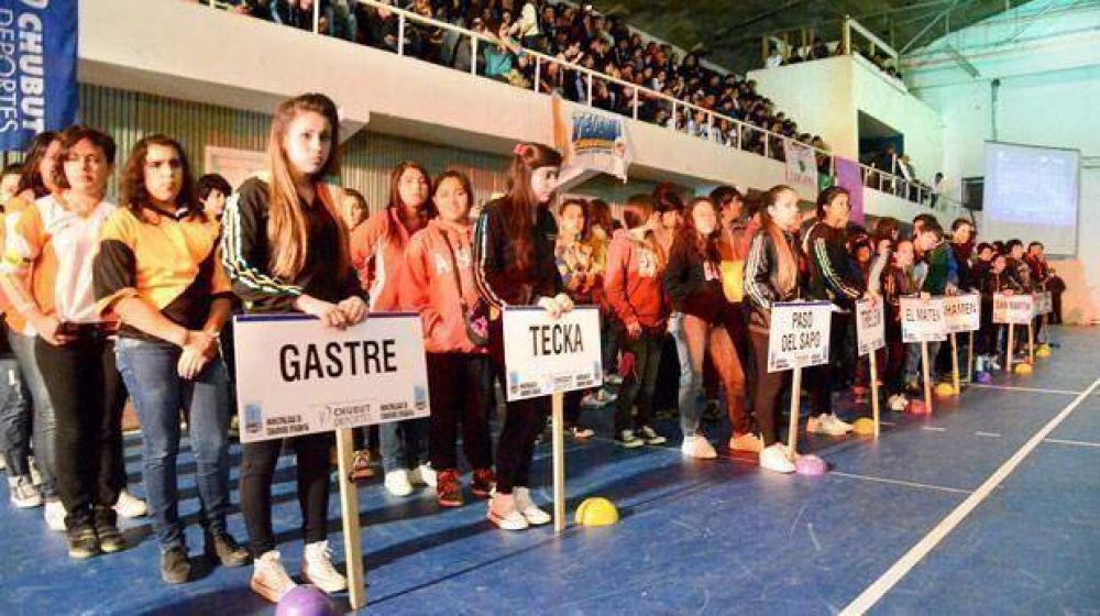 La instancia Provincial se present� ayer con todo el color en Comodoro