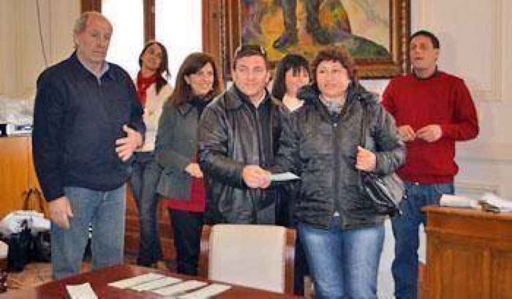 Entregaron las becas estudiantiles municipales