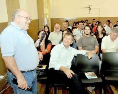 Dictan capacitaci�n en comunicaci�n popular