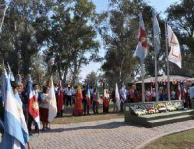 Los inmigrantes celebraron su d�a con un emotivo acto