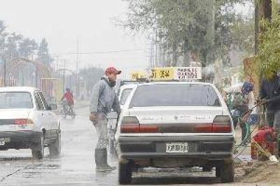 Cobran multas de m�s de 800 pesos a quienes hacen lavar autos en la calle