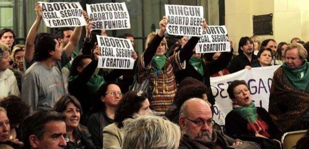 Un llamado del Vaticano hizo que Macri frenara los proyectos del aborto
