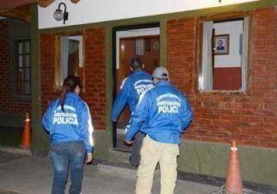 Rob�, huy� y golpe� a un polic�a pero lo atraparon en su casa 